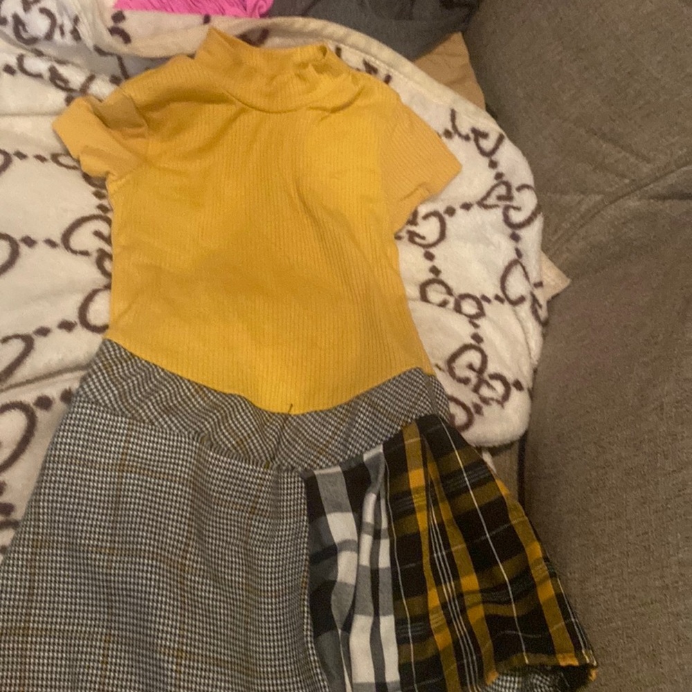 Girl dress perfect for 8 to 5 year olds size XS